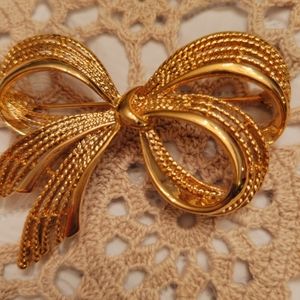 Vintage Napier Gold Bow Pin